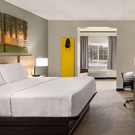 Days Inn & Suites By Wyndham Lancaster Amish Country Mountville Exteriör bild