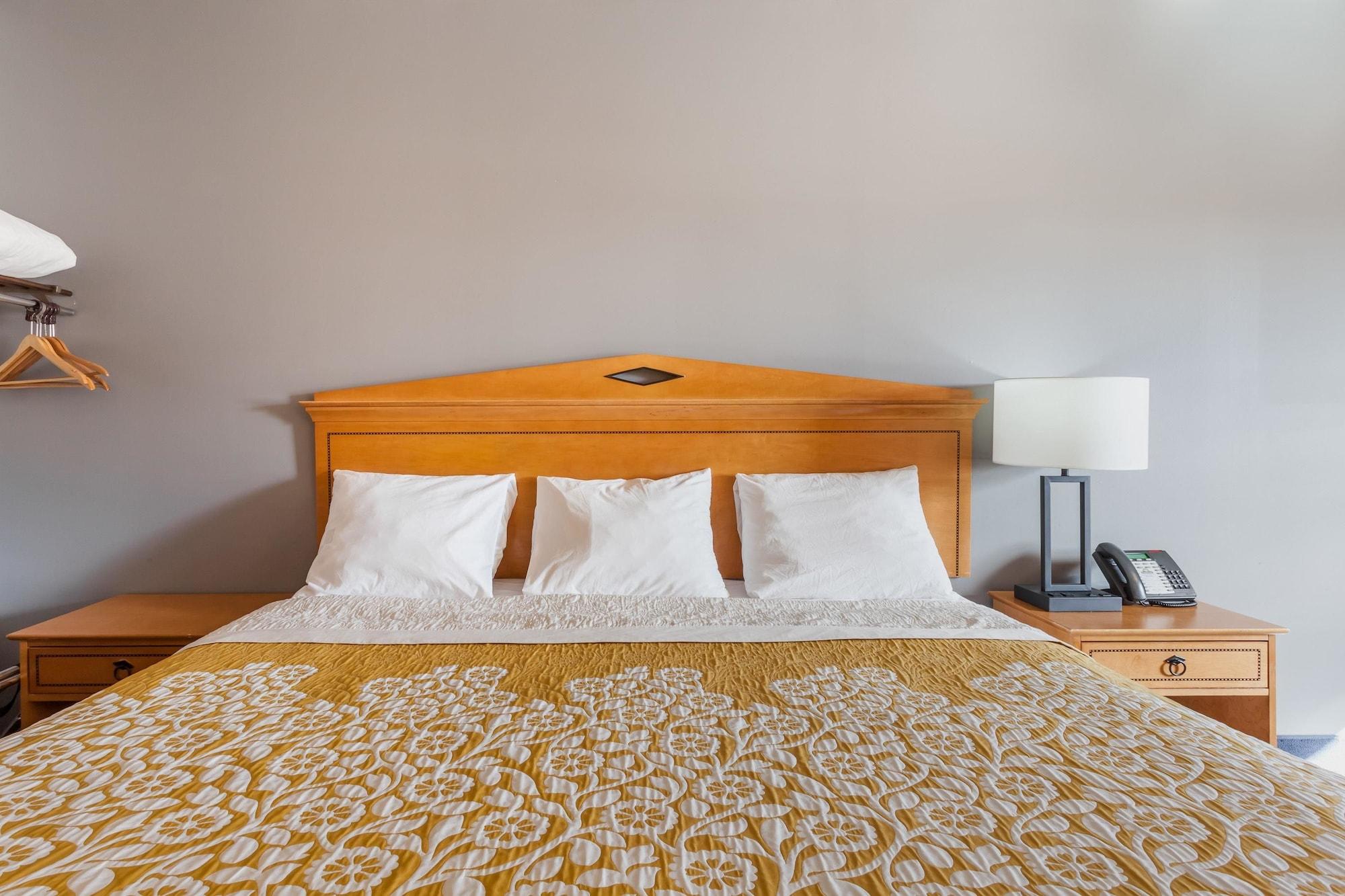 Days Inn & Suites By Wyndham Lancaster Amish Country Mountville Exteriör bild