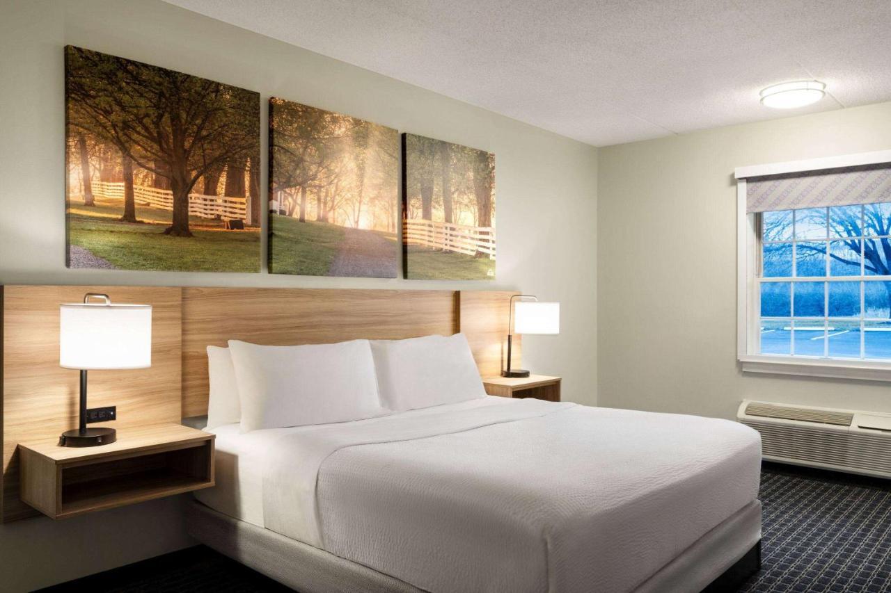 Days Inn & Suites By Wyndham Lancaster Amish Country Mountville Exteriör bild