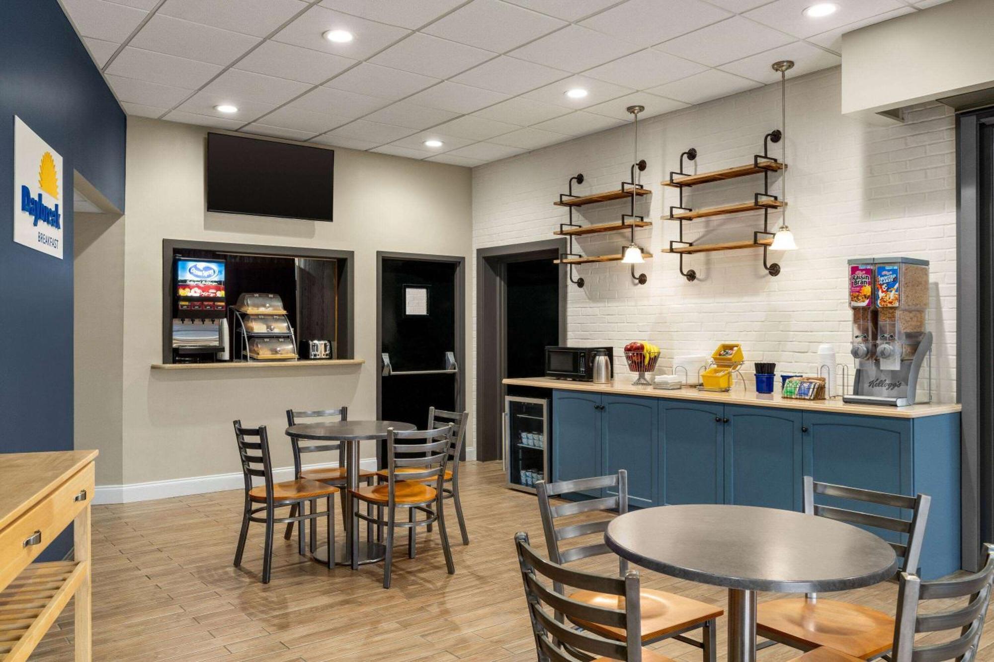 Days Inn & Suites By Wyndham Lancaster Amish Country Mountville Exteriör bild