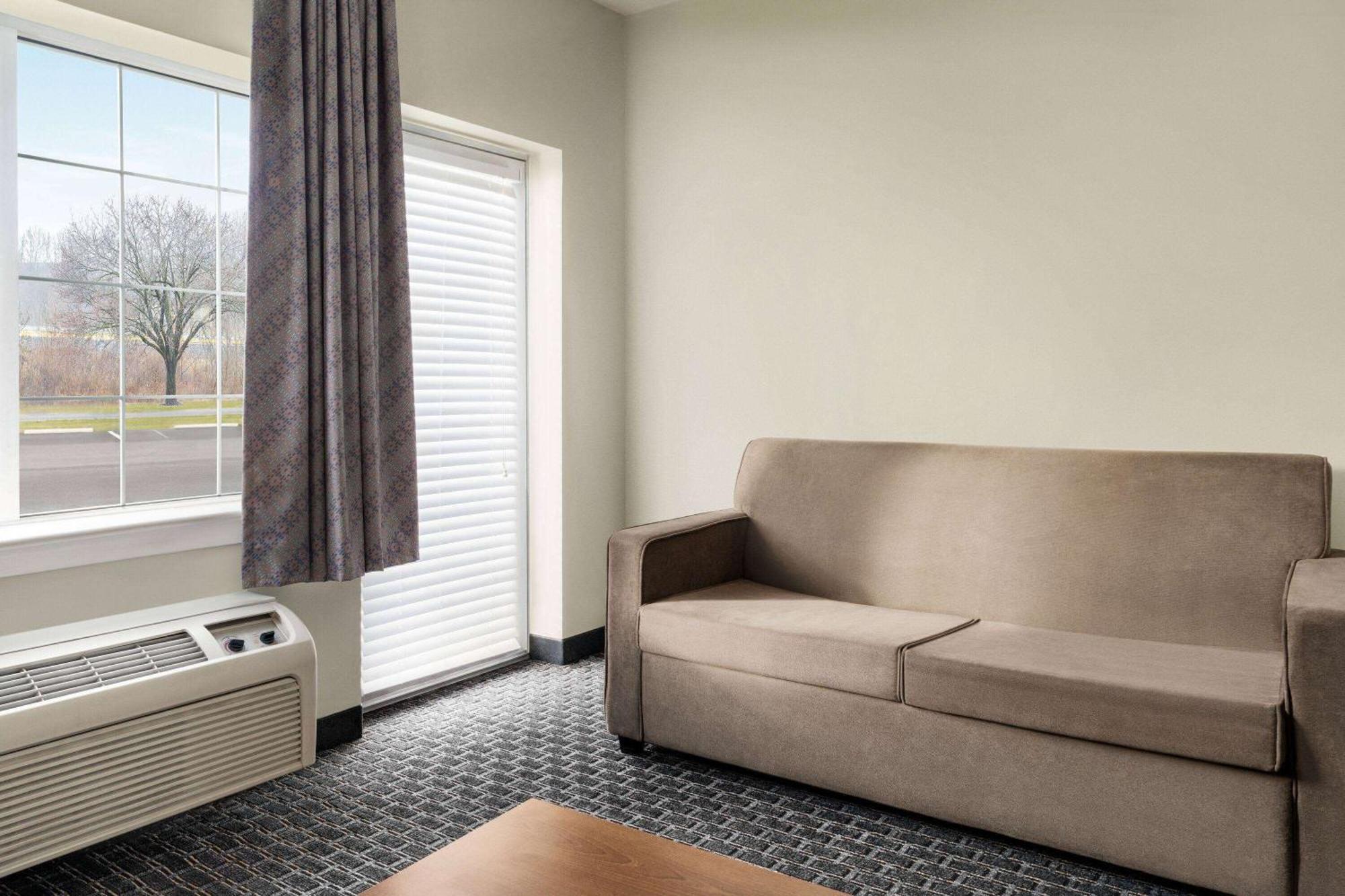 Days Inn & Suites By Wyndham Lancaster Amish Country Mountville Exteriör bild