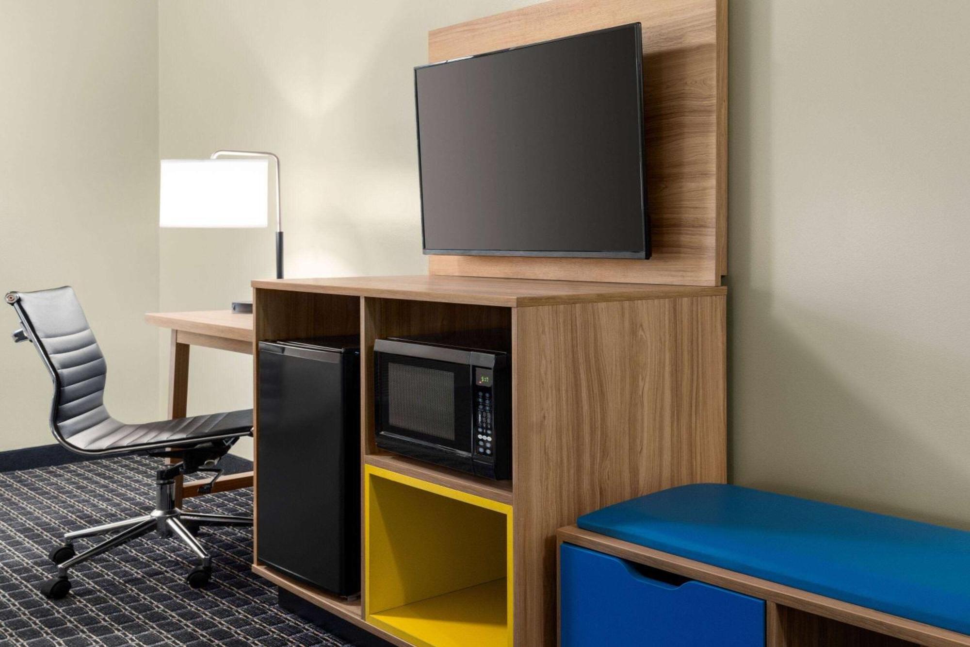 Days Inn & Suites By Wyndham Lancaster Amish Country Mountville Exteriör bild