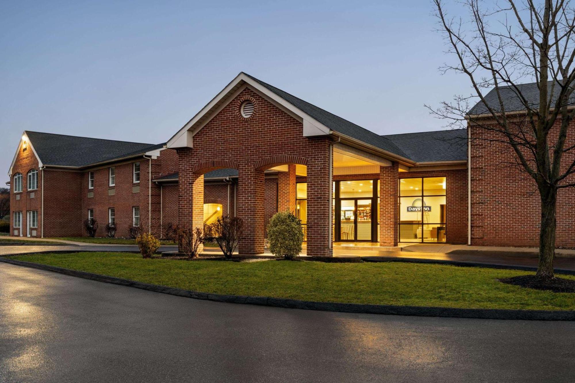Days Inn & Suites By Wyndham Lancaster Amish Country Mountville Exteriör bild