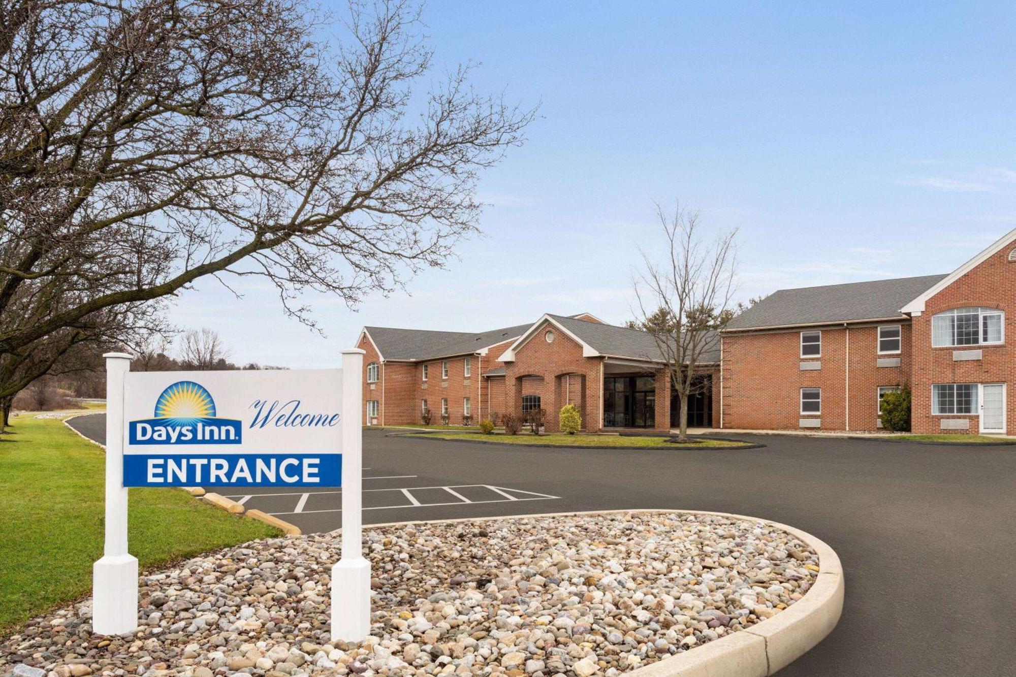 Days Inn & Suites By Wyndham Lancaster Amish Country Mountville Exteriör bild